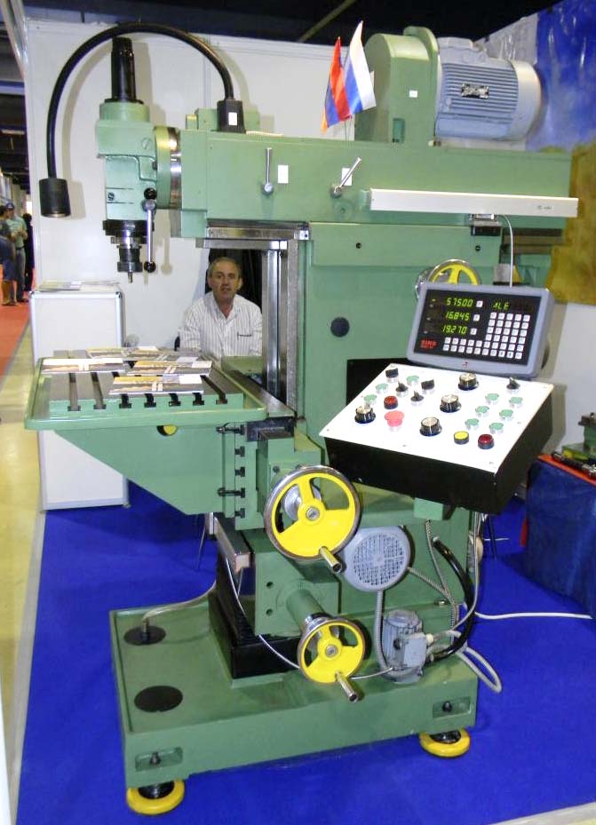 Фото широкоуніверсального фрезерного верстата 6е75пф1